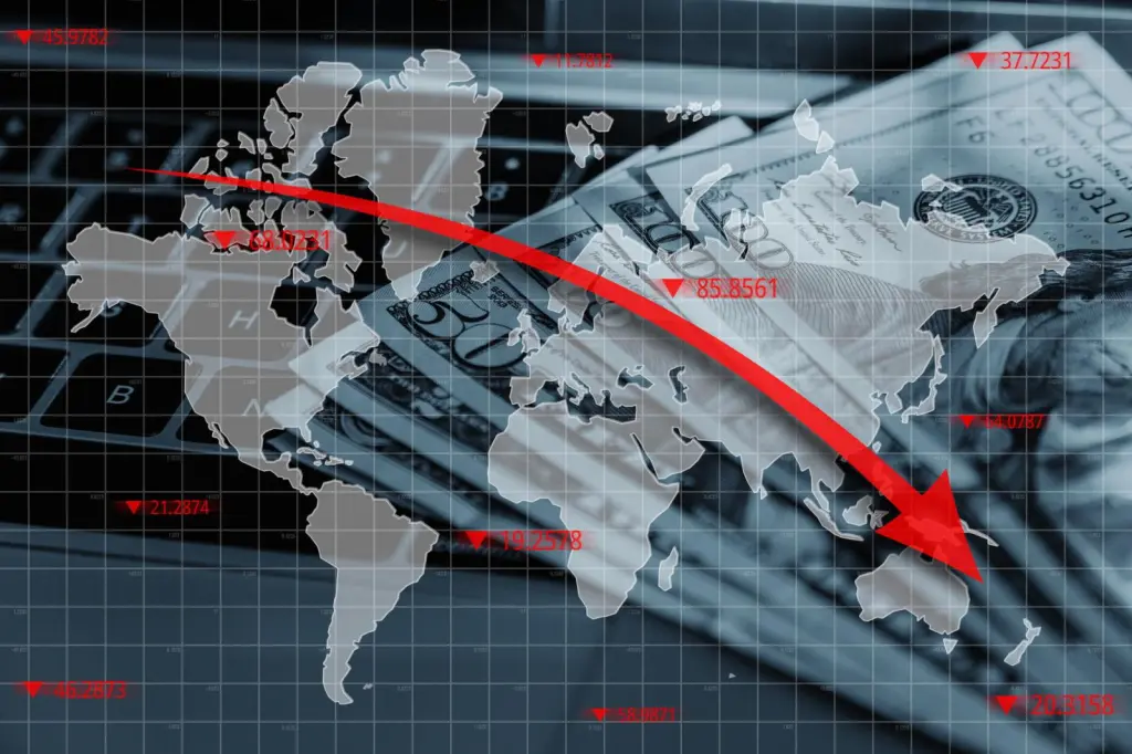 Mapa-múndi com seta e dólares sobre teclado, simbolizando a busca global por Redução de impostos e oportunidades financeiras.